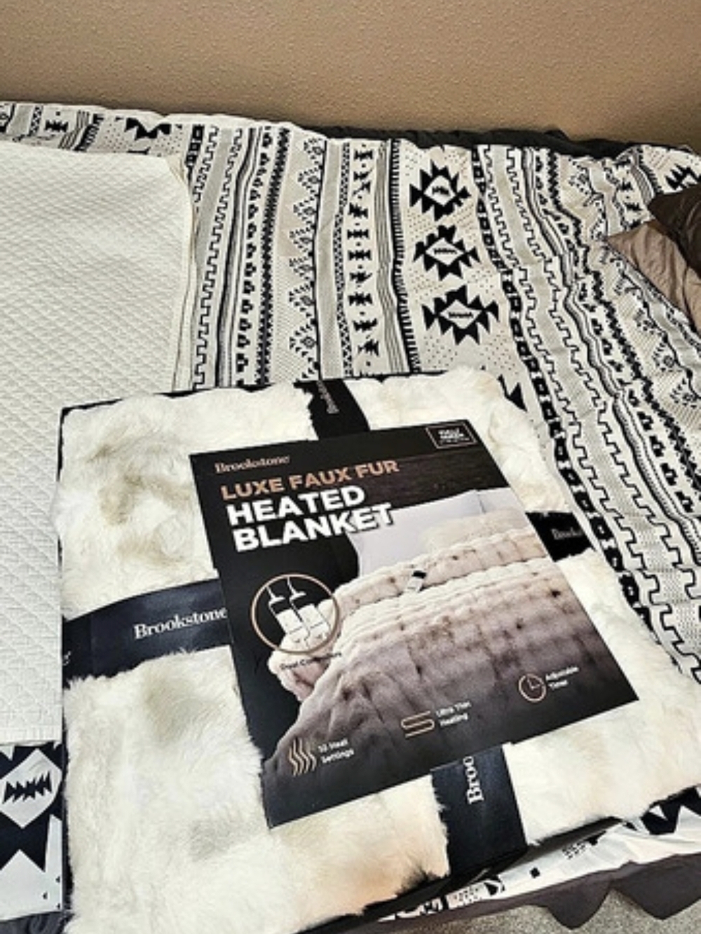 Brookstone Luxe Faux Fur Heated Blanket White & Brown